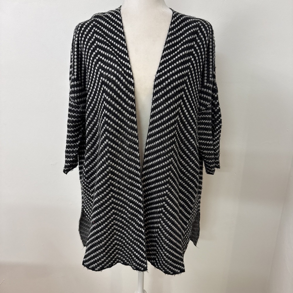 Charlie Paige Women's Geometric Knit Cardigan Sweater Black White S/M